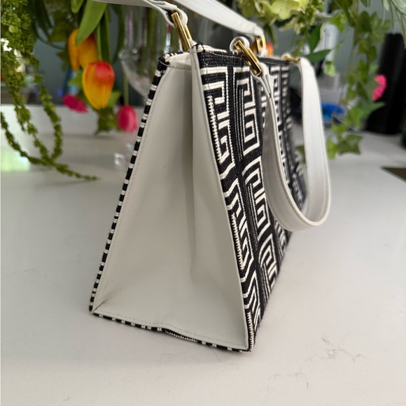 Balmain Signature B Black and White Handbag RARE Style - Picture 5 of 15